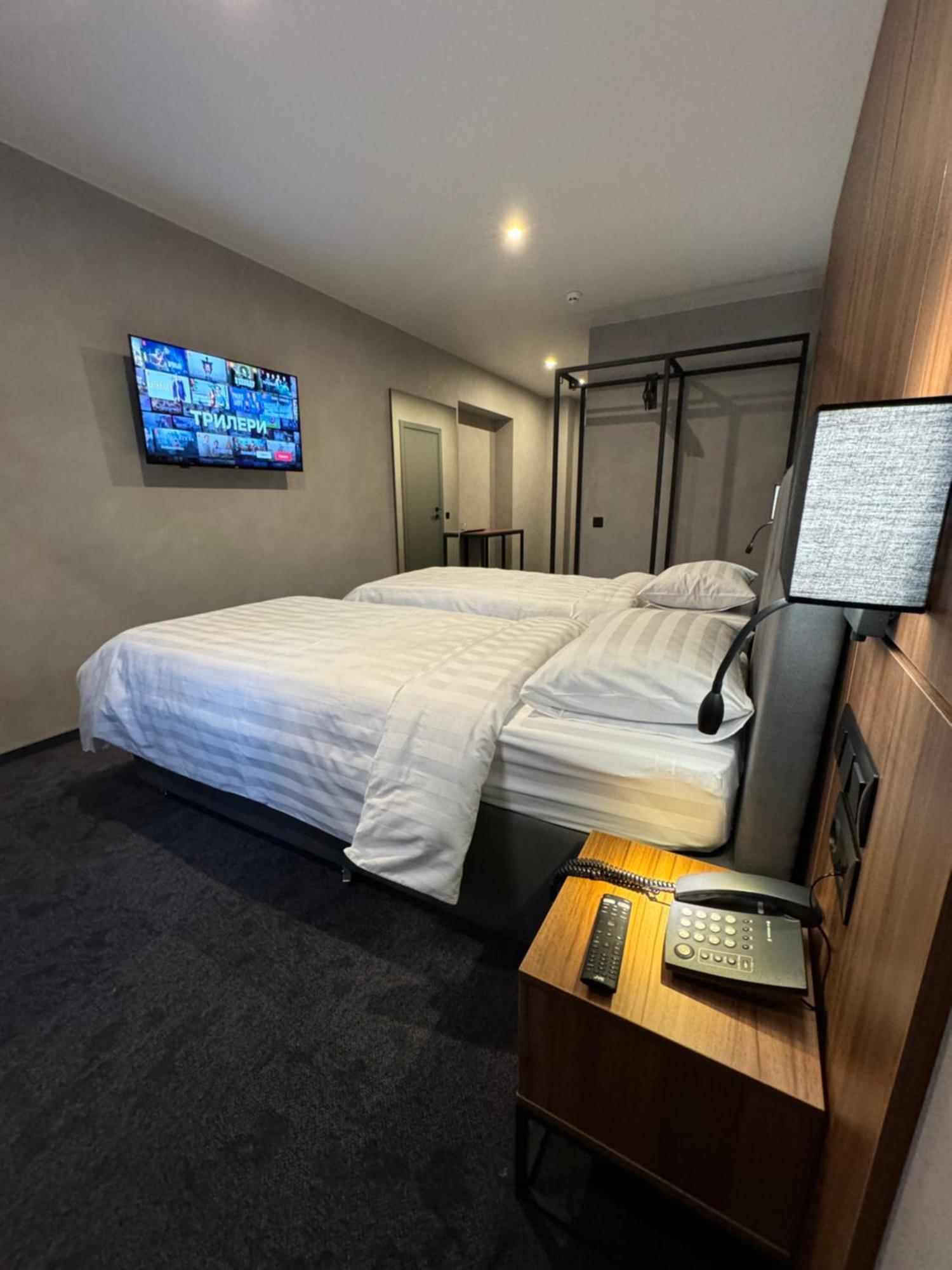 Alir Hotel Zsitomir Kültér fotó