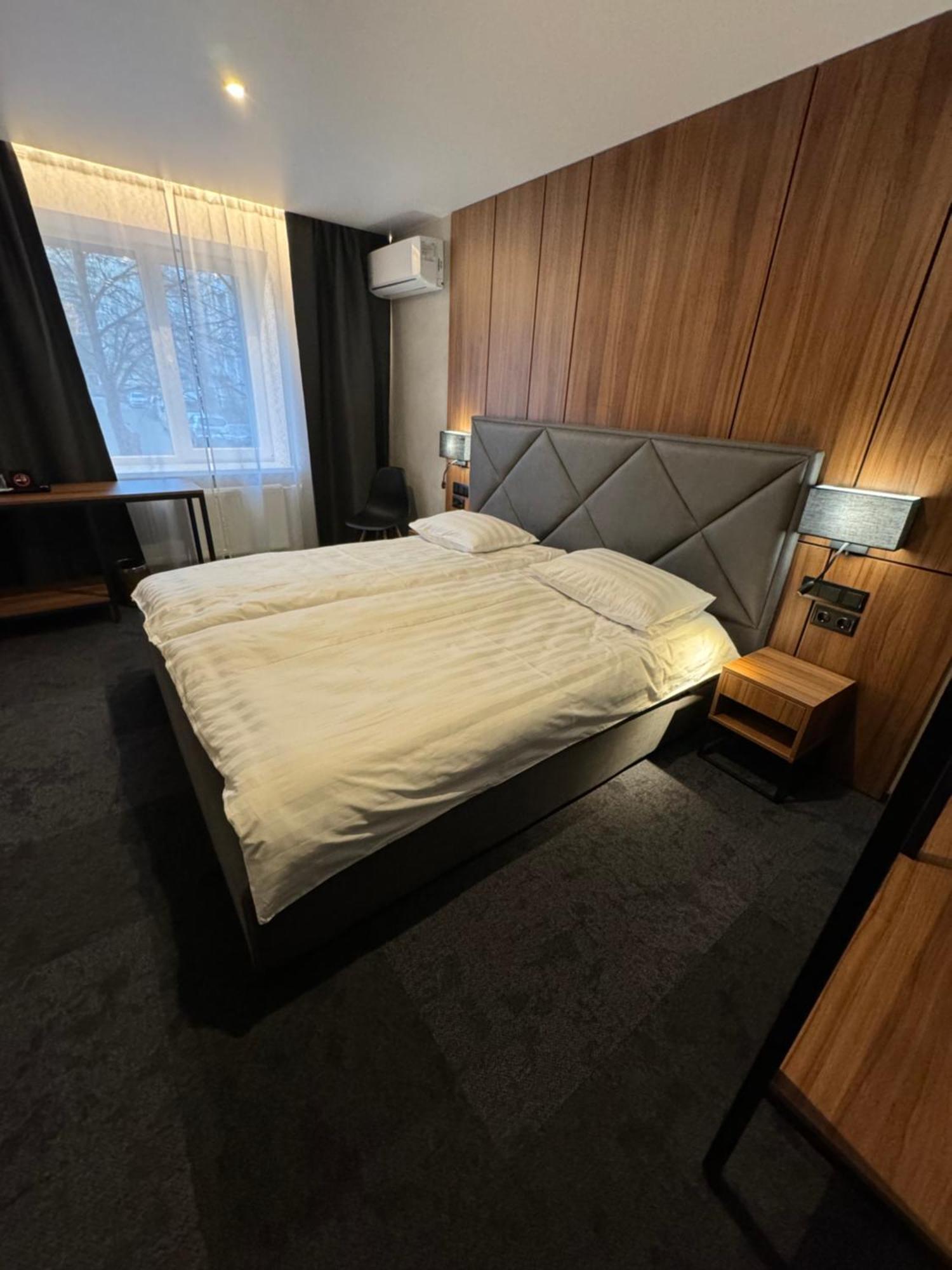 Alir Hotel Zsitomir Kültér fotó