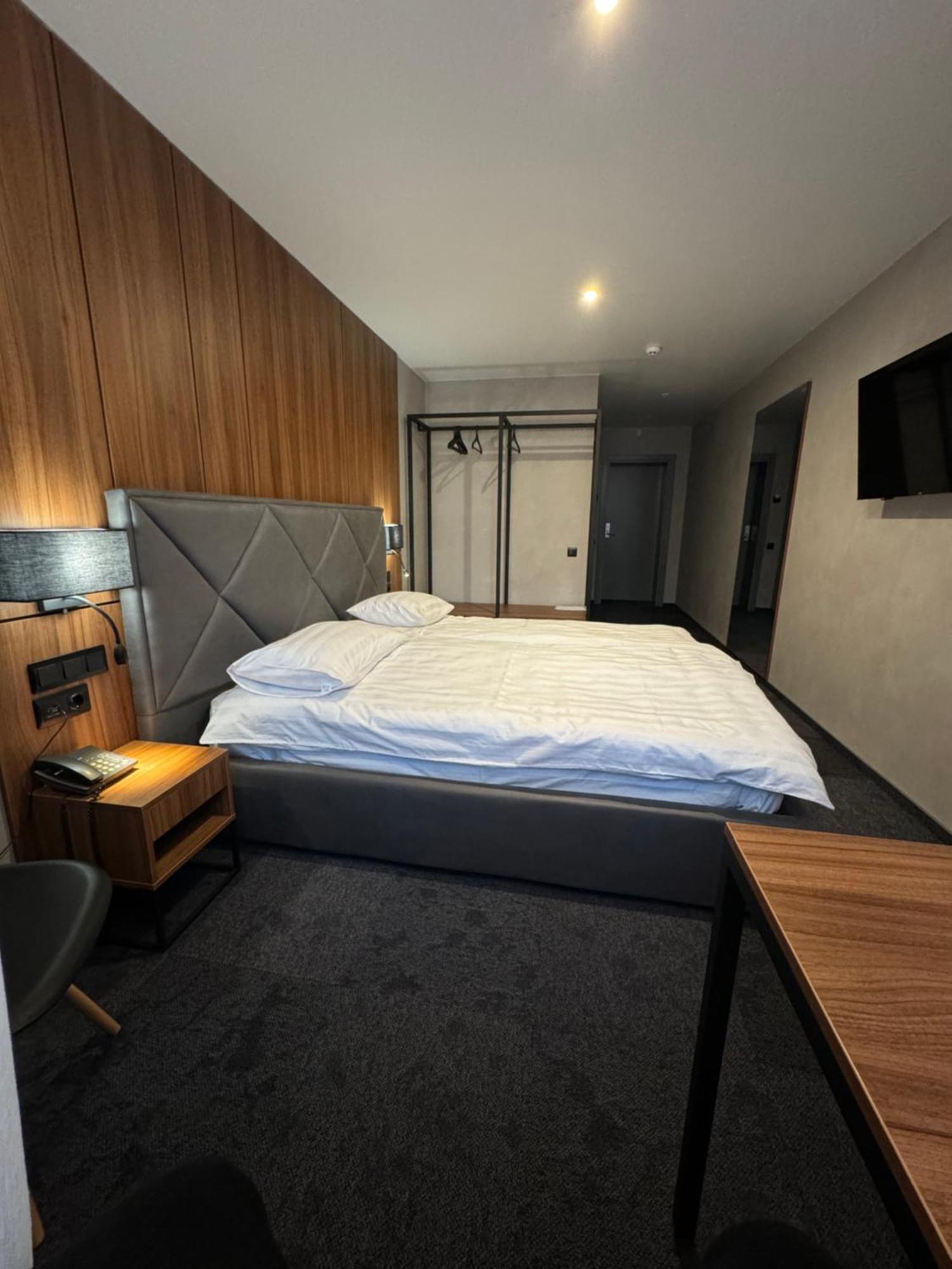 Alir Hotel Zsitomir Kültér fotó