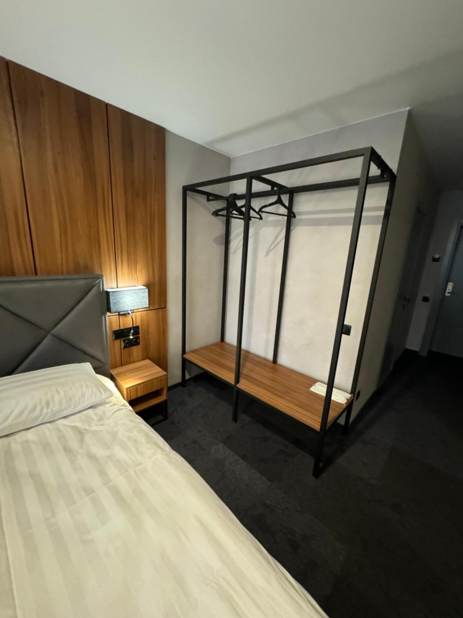 Alir Hotel Zsitomir Kültér fotó