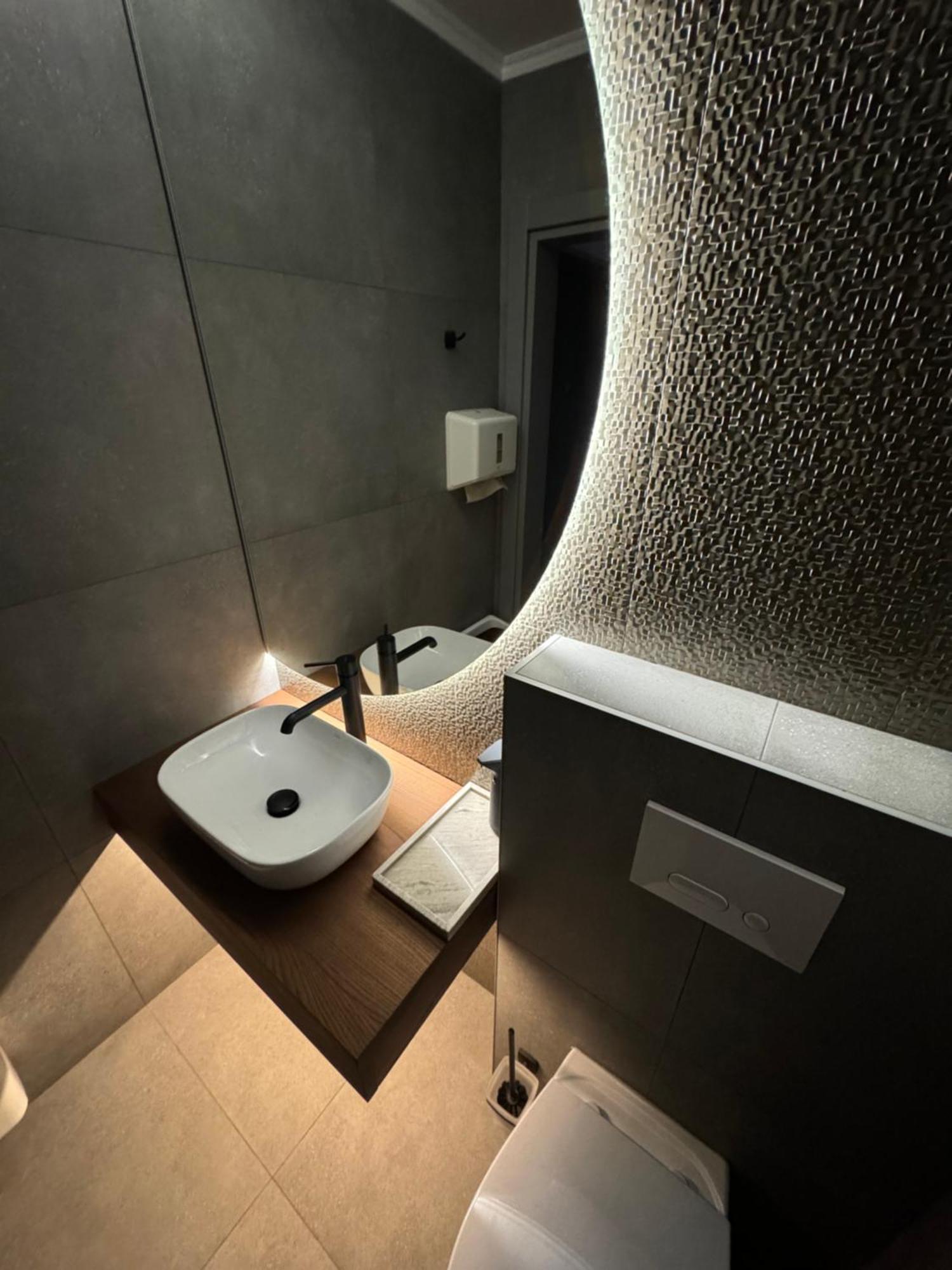 Alir Hotel Zsitomir Kültér fotó