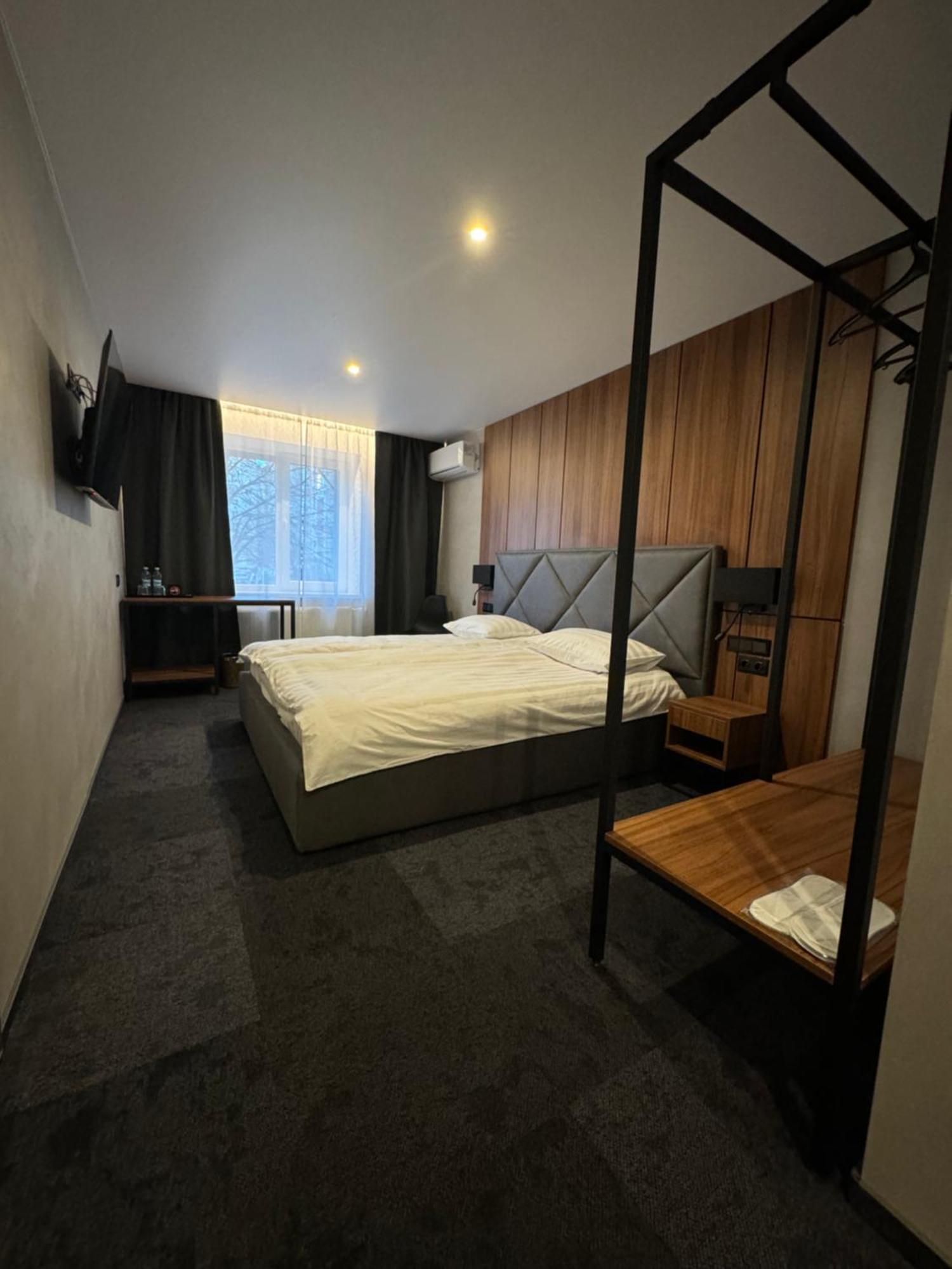 Alir Hotel Zsitomir Kültér fotó