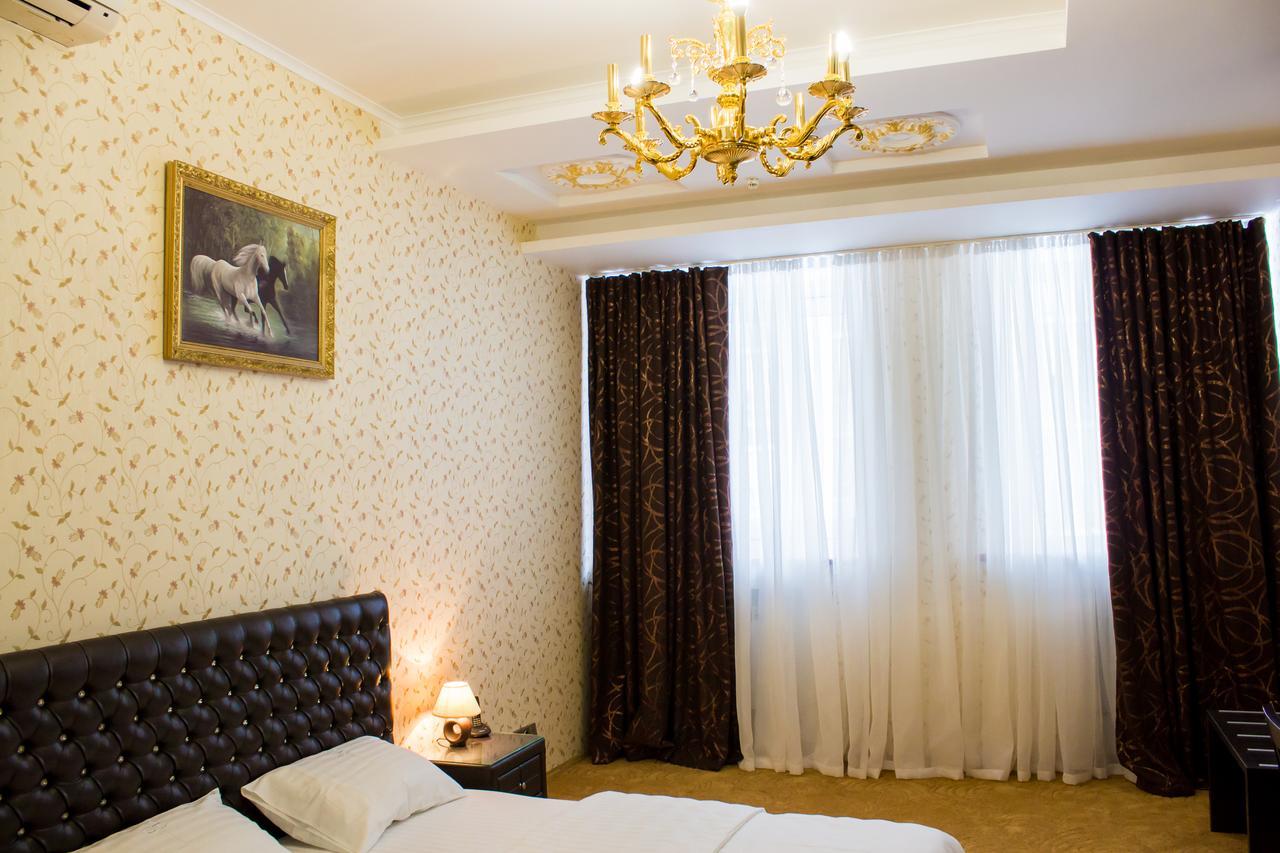 Alir Hotel Zsitomir Kültér fotó