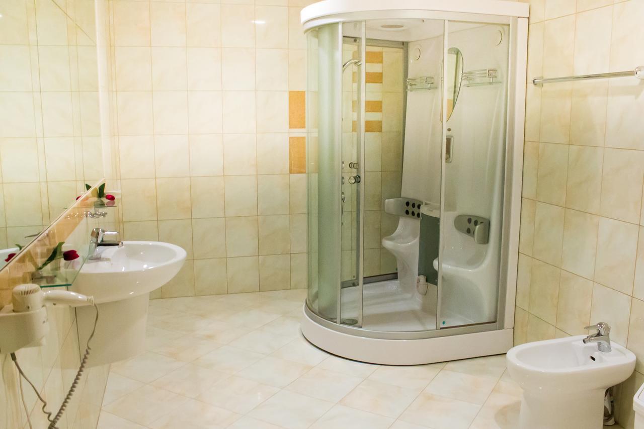 Alir Hotel Zsitomir Kültér fotó
