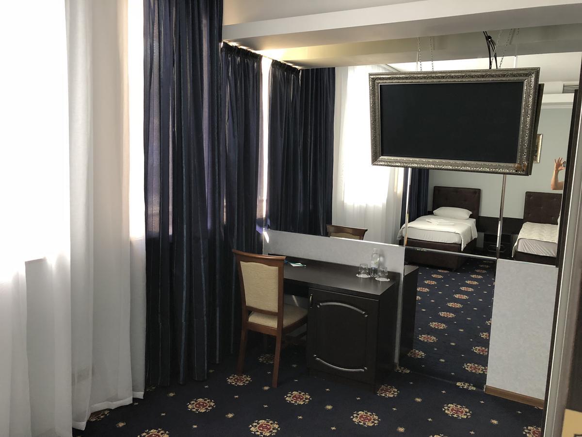 Alir Hotel Zsitomir Kültér fotó